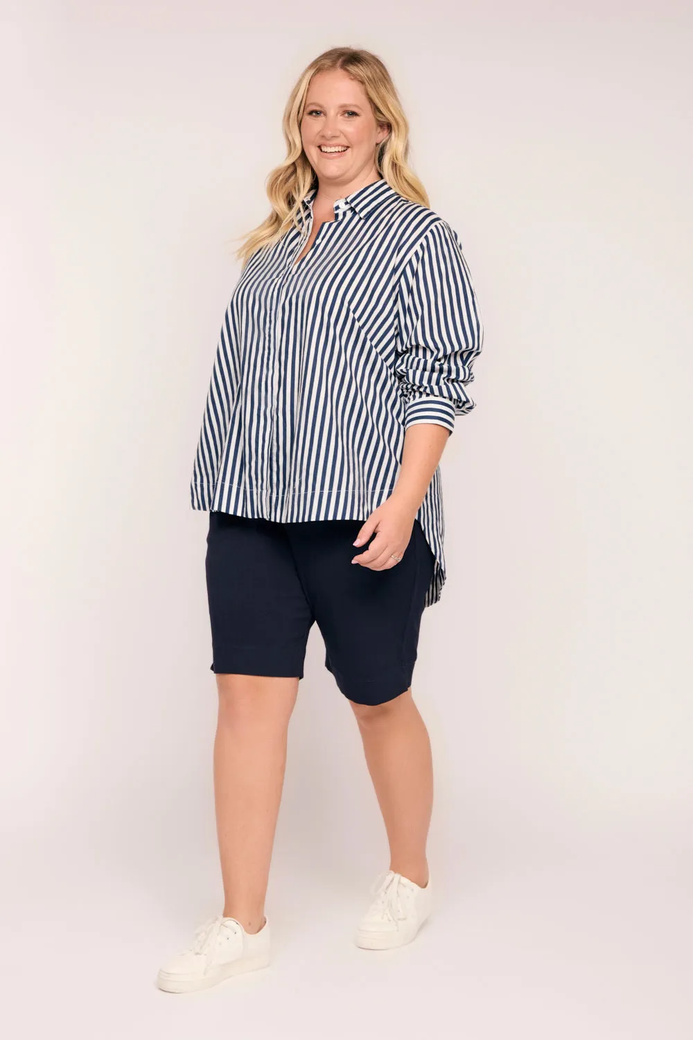 Oversized Boyfriend Shirt in Striped Navy