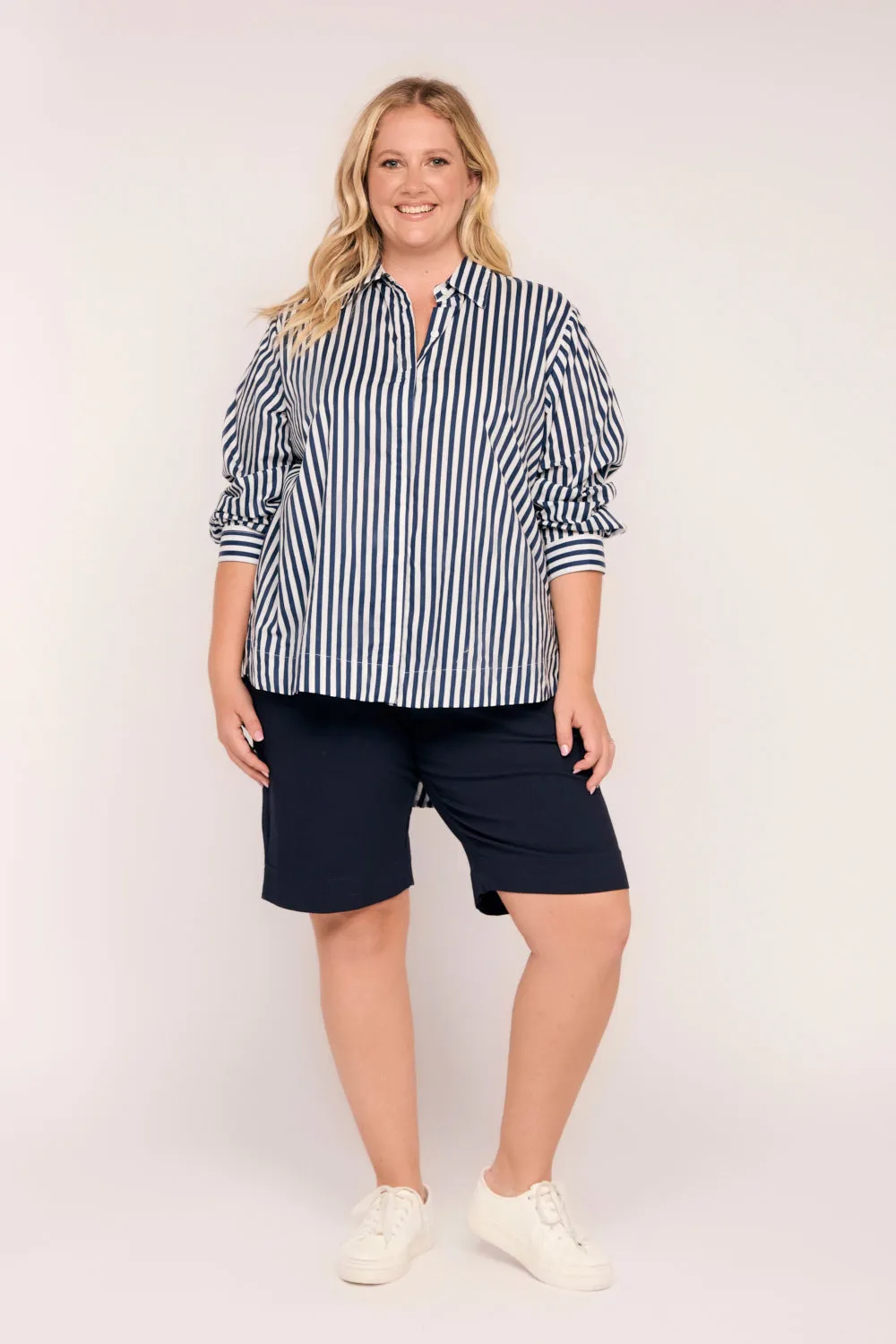Oversized Boyfriend Shirt in Striped Navy