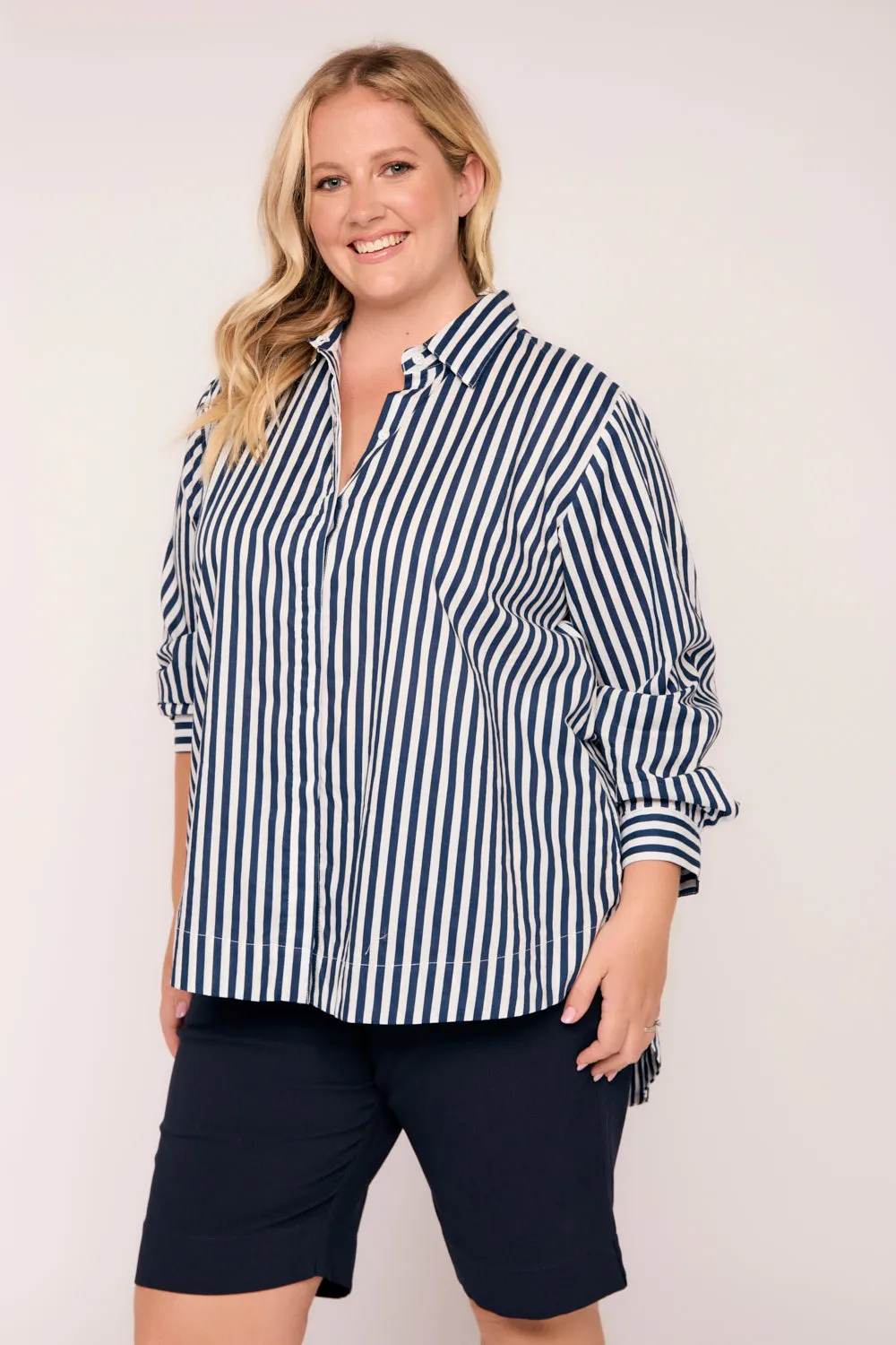 Oversized Boyfriend Shirt in Striped Navy