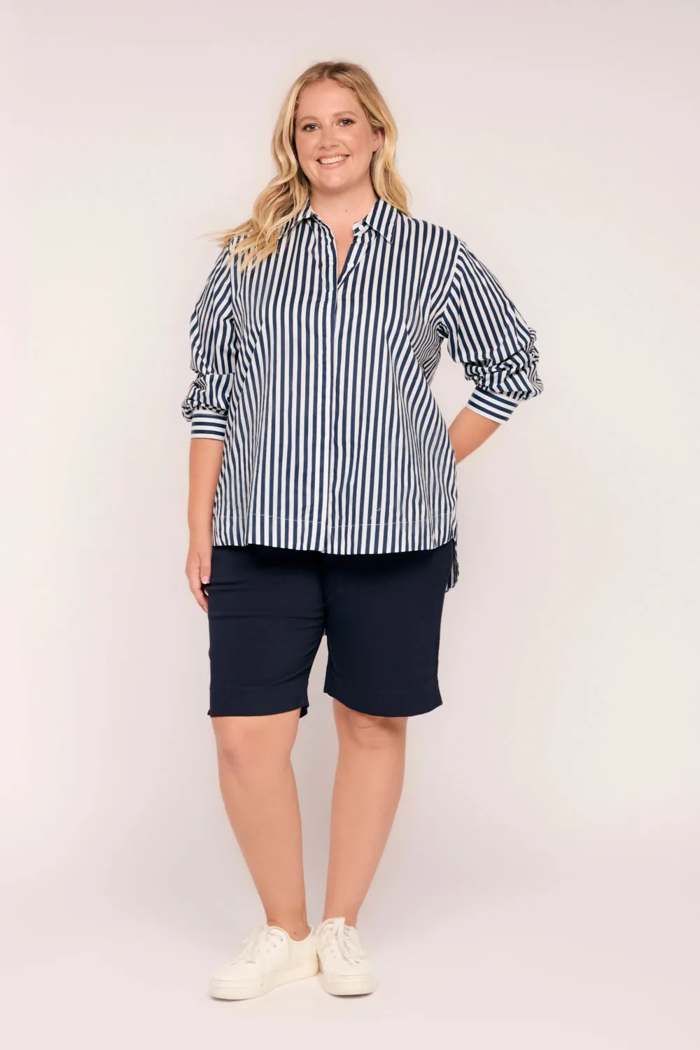 Oversized Boyfriend Shirt in Striped Navy